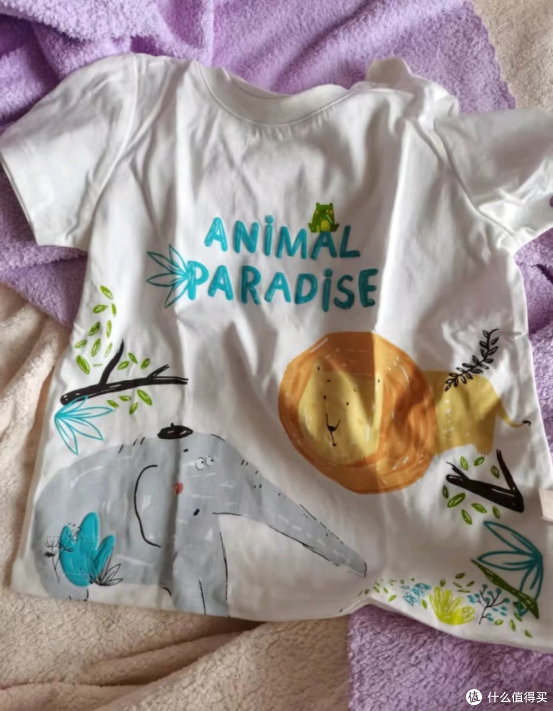 童装新风尚：白色短袖T恤，给宝宝清爽夏日！