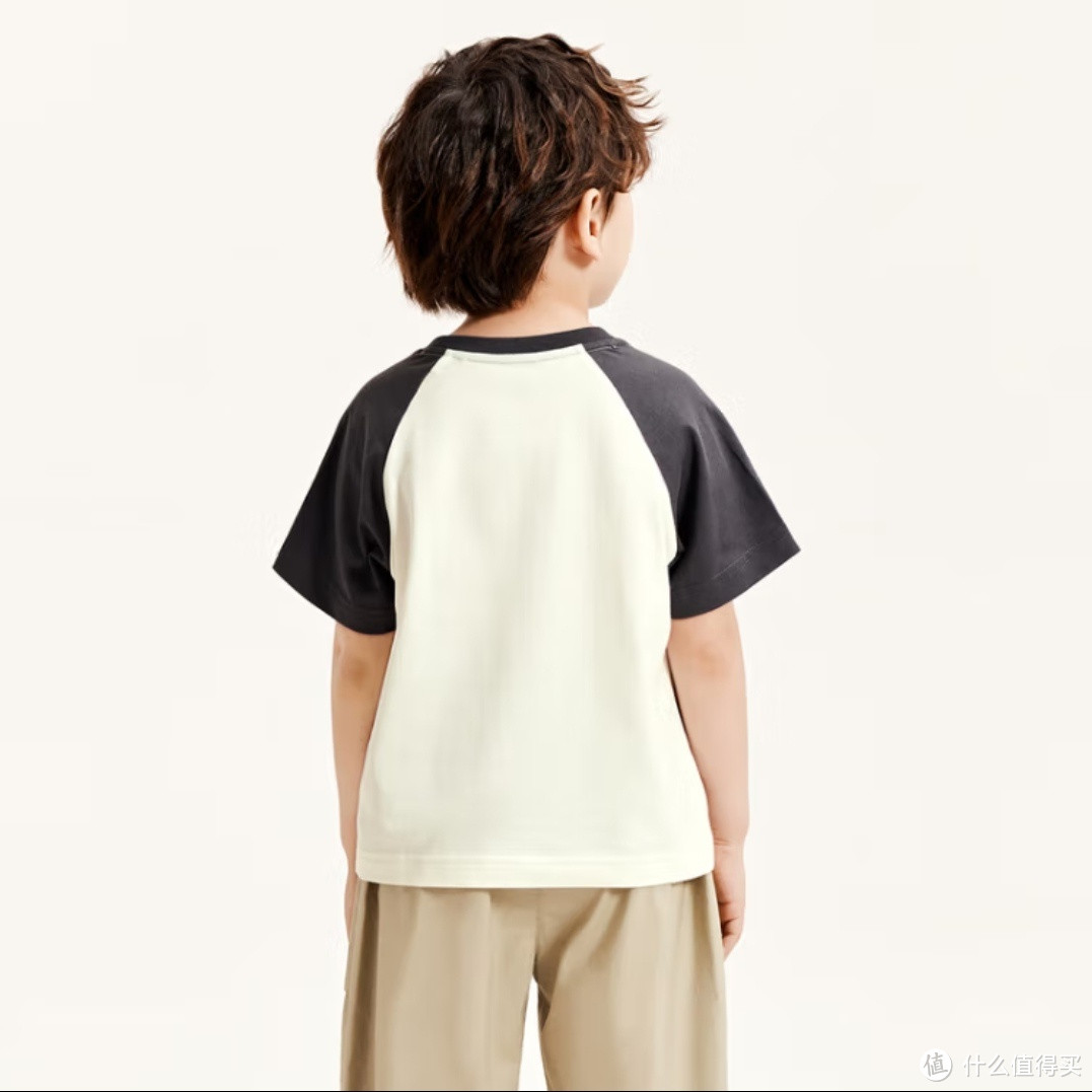 奶爸给娃买衣服,兼具实用性与趣味性